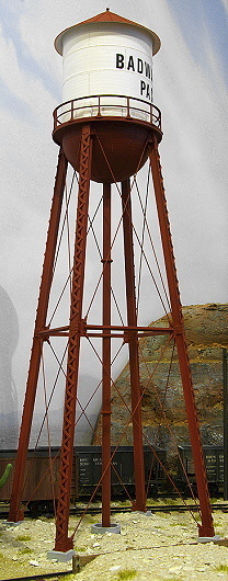 Wasserturm (watertower) amerikanischer Bauart, Kunststoff-Bausatz Spur 0
